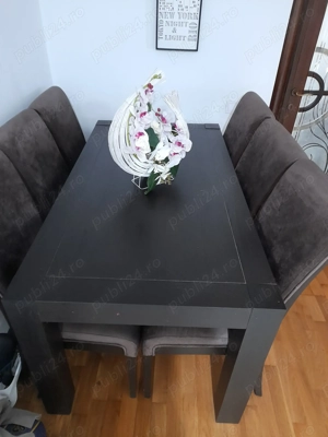 Masa sufragerie cu 6 scaune. 