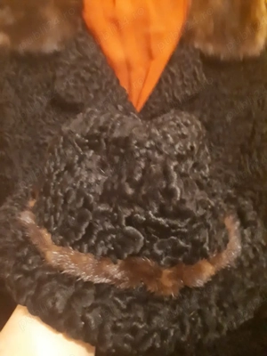 Haină neagra de blană naturală astrahan cu gulerul de nurca + căciula  tip pălărie  asortată  