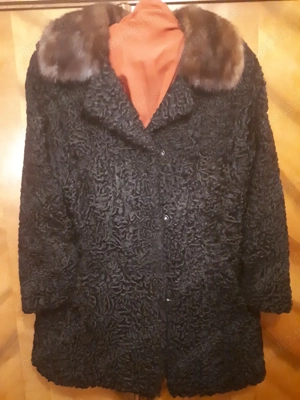 Haină neagra de blană naturală astrahan cu gulerul de nurca + căciula  tip pălărie  asortată   - imagine 2