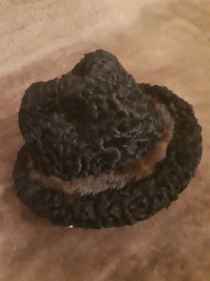 Haină neagra de blană naturală astrahan cu gulerul de nurca + căciula  tip pălărie  asortată   - imagine 5