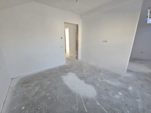 Despartit prin casa scarii! Zona buna! Asfalt! Toate utilitatile! - imagine 7