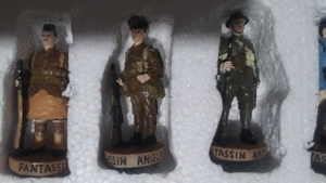 Set 10 soldatei vintage resin noi Franta pictati manual - imagine 2