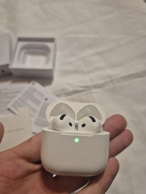 AirPods 4 Active Noise Cancelling