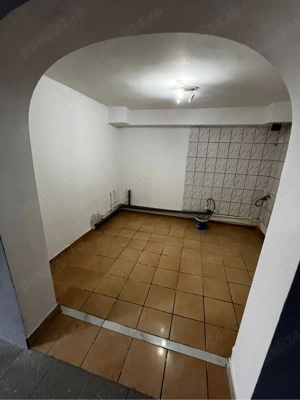 inchiriez casa 4 camere singur in curte in Doamna Ghica - imagine 2