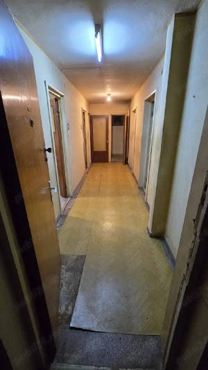 Proprietar vând apartament decomandat 3 camere 90 mp Brad zona Spital - imagine 9