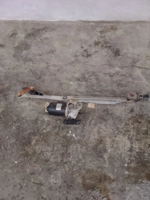 Ansamblu motoras stergatoare