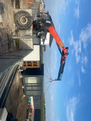 Transport  marfă,camion cu macara 