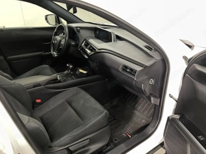 Lexus UX - imagine 9