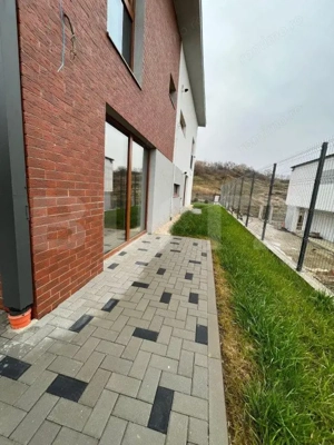 Casa, 5 camere cu parcare si gradina, zona Voronet