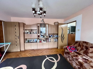  Apartament 3 camere, semidecomandat, 63mp, etaj 2/4 - Zona Lipovei - imagine 2