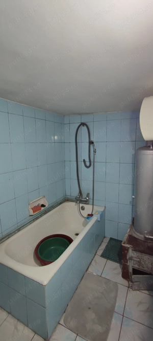 Casa din caramida cu curte si garaj