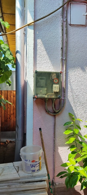 Casa din caramida cu curte si garaj - imagine 3