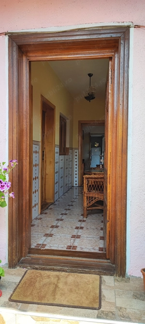 Casa din caramida cu curte si garaj - imagine 4