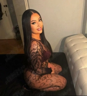 Buna ma numesc adela sunt noua   doar pentru doua  doua zile 