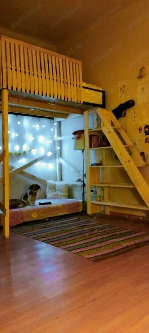 Pat suspendabil din lemn brad cu biblioteca