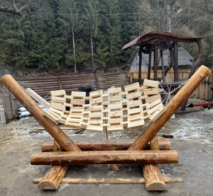 Mobilier Rustic din Lemn Rotund 