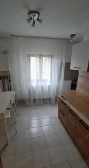 Proprietar, închiriez apartament cu 3 camere, zona Bucovina - imagine 7