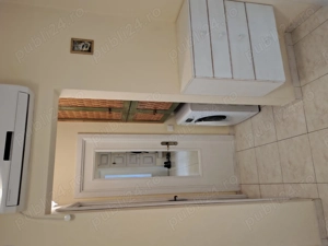 Inchiriez apartament 2 camere, central, decomandat, 2 balcoane, etaj 1,  - imagine 2