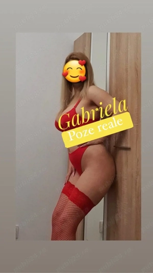 Blonda cu forme ! - imagine 2