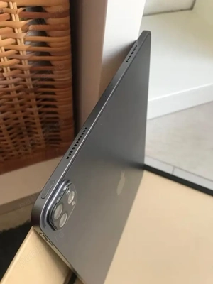 a 5-a generație 13 inch iPad Pro în stare excelentă  - imagine 4