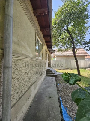 Casa solida, independenta energetic, mutare imediata, 2000 mp teren Targu Trotus - imagine 5