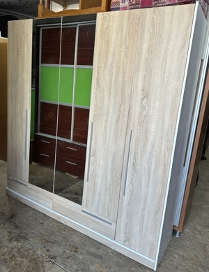 Sifonier cu 5 usi si Oglinda; Dulap cu rafturi si bara; Sifonier 2,04 