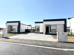 Casa individuala | Parter | 3-4 camere | 2 bai | Ansamblu rezidential