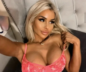 Lory ! Blondă minionă,siliconată! Fără grabă! Fac confirmări !