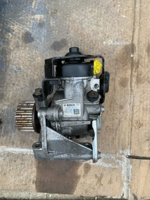 Dezmembrez motor 1.5 dci Dacia Doker - imagine 2