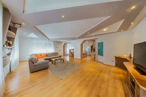 Casa gata de mutat, 5 minute de centru, Parneava