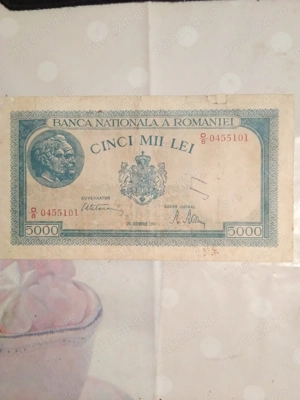 Vand bancnote vechi de colecție.