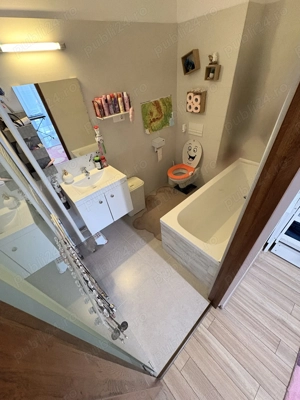 Apartment 3 camere, grădină proprie , spațios , curte interior blocuri pietonală - imagine 9