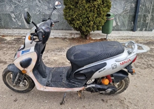 Vând Scuter KYMCO de 50 cm 2timpi în stare buna pret 1200 ron neg  - imagine 2