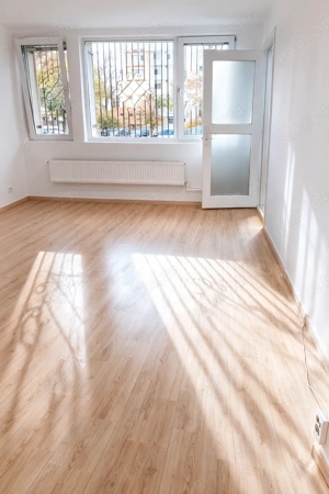 Zero Comision! 2 camere Al. Avrig Obor - Parter retras, bloc reabilitat, logie închisă