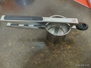 Dispozitiv stors citrice sau struguri