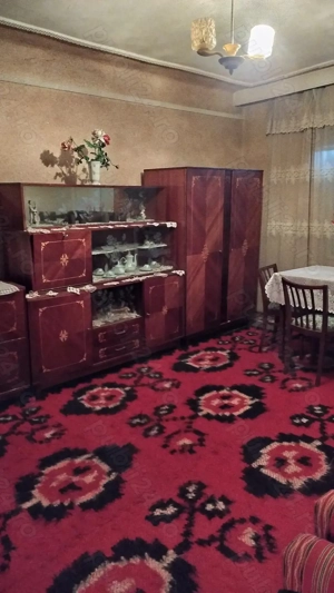 Vând casă în Domașnea cu patru camere. (30 km de Băile Herculane) - imagine 3