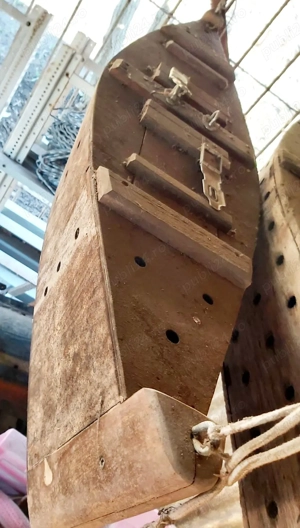 Barcă lemn de tinut peste. Antic