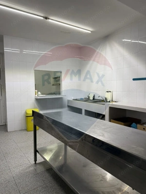 Casă / Vilă cu 8 camere de vânzare în zona Central - imagine 4