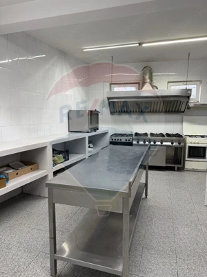 Casă / Vilă cu 8 camere de vânzare în zona Central - imagine 5