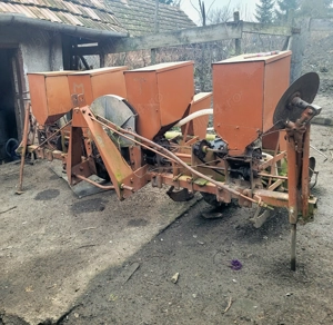 Se vinde tractor şi semănătoare 4 rânduri - imagine 2