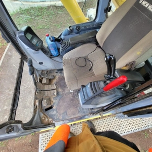 Excavator New Holland E215 B - imagine 4