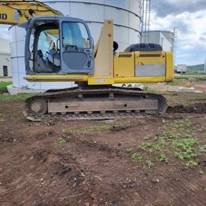 Excavator New Holland E215 B - imagine 3