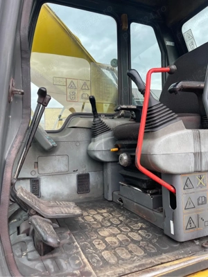 Excavator Komatsu PC210 - imagine 2