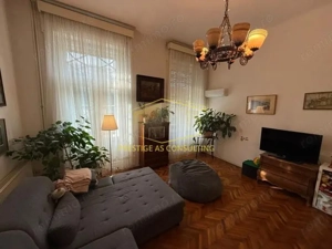 Apartament deosebit in Palat istoric 110 mp+ Balcon deschis- Piata Sf. Gheorghe