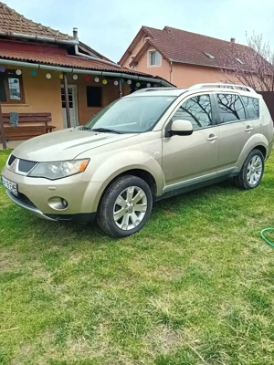 Mitsubishi outlander 4×4 ,7 locuri