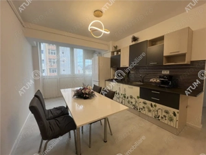 Apartament renovat cu 3 camere si pivnita zona Vasile Aaron Sibiu - imagine 3