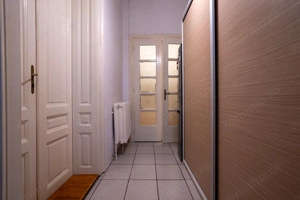 Apartament central de vânzare – la curte comună - Oradea - imagine 12