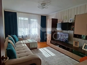 Vând apartament cu 3 camere în Tudor,strada Livezeni