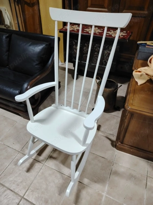 Scaun balansoar din lemn Nou, nefolosit 