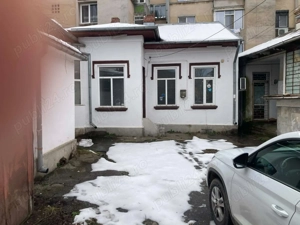 Casă de închiriat - spațiu comercial